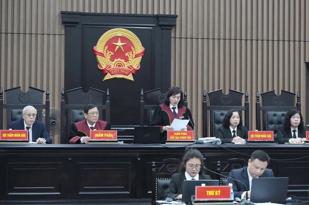 Hội đồng xét xử vụ cháy chung cư mini phố Khương Hạ. Hội đồng xét xử vụ cháy chung cư mini phố Khương Hạ.