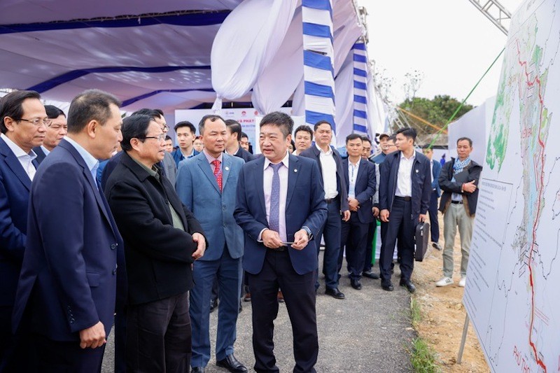 EVN và các cơ quan đã vượt qua nhiều khó khăn, gấp rút hoàn thành một khối lượng công việc rất lớn để đủ điều kiện khởi công, nhất là huy động nguồn vốn cho dự án.