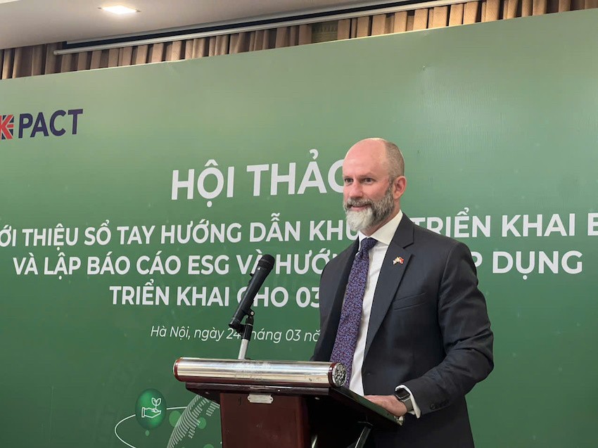 Ông Fergus McBean, Bí thư Thứ nhất về Khí hậu và Thiên nhiên, Đại sứ quán Anh chia sẻ về tiếp cận vốn triển khai ESG với doanh nghiệp Việt Nam.