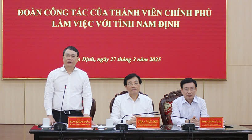 Bí thư Tỉnh ủy Nam Định Đặng Khánh Toàn phát biểu tại buổi làm việc. Ảnh: Thành Trung