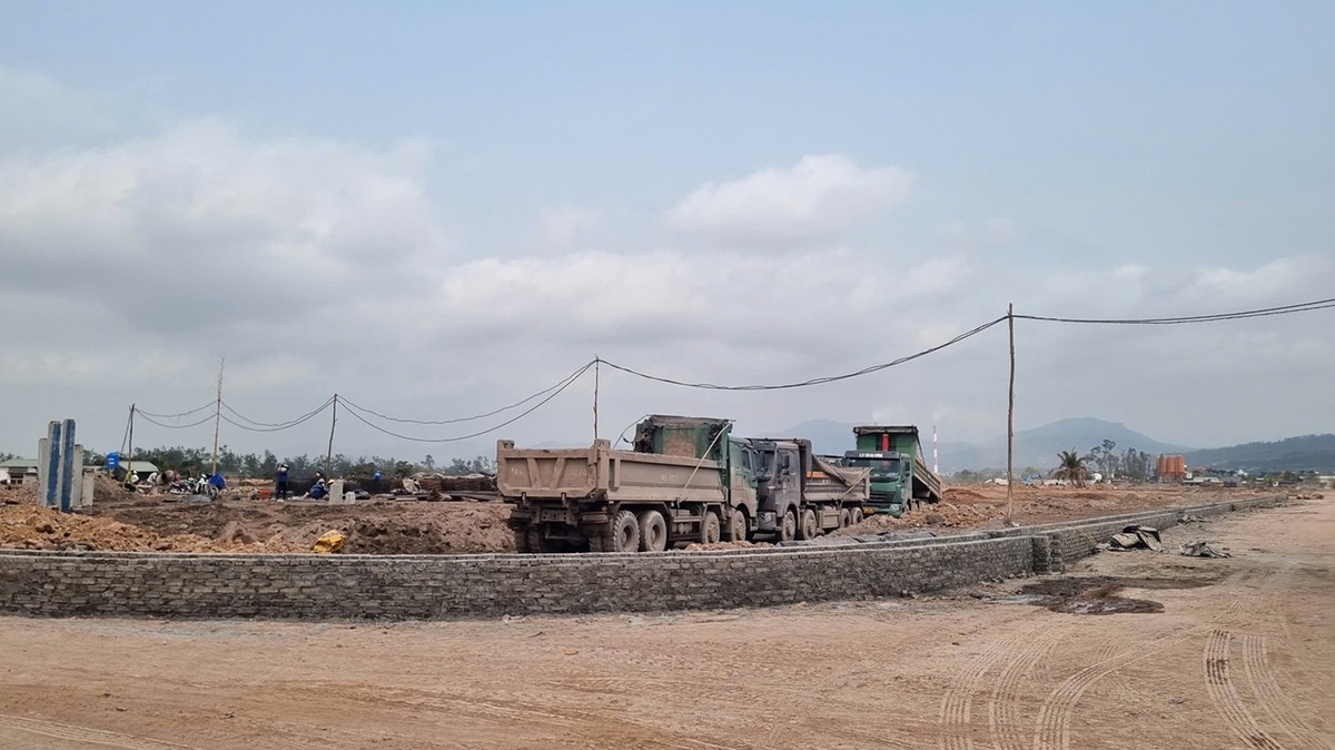 Cụm công nghiệp Đông Mai sau hơn 2 tháng khởi công đã hoàn thành được 50% khối lượng công việc. Dự kiến tháng 9/2025 cụm công nghiệp sẽ hoàn thiện hạ tầng kỹ thuật thu hút nhà đầu tư. Ảnh: VP Đông Bắc