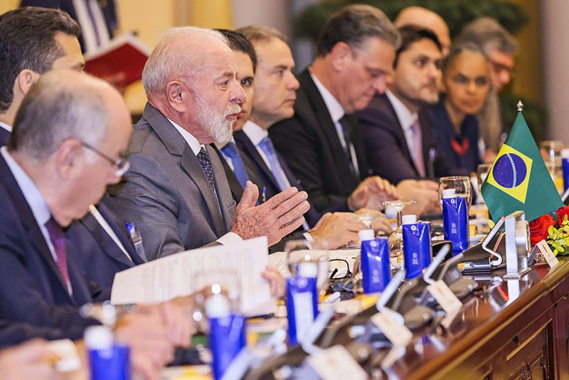 Tổng thống Lula da Silva và Đoàn đại biểu Brazil tại hội đàm. Tổng thống Lula da Silva và Đoàn đại biểu Brazil tại hội đàm.