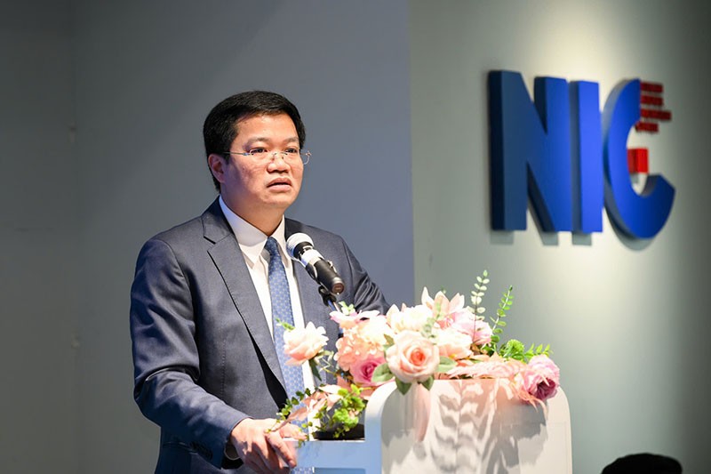 Thứ trưởng Bộ Tài chính Nguyễn Đức Tâm cho biết, Đảng, Chính phủ Việt Nam đã ban hành nhiều chủ trương, cơ chế, chính sách quan trọng, thể hiện quyết tâm mạnh mẽ trong việc xây dựng và phát triển ngành công nghiệp bán dẫn. Thứ trưởng Bộ Tài chính Nguyễn Đức Tâm cho biết, Đảng, Chính phủ Việt Nam đã ban hành nhiều chủ trương, cơ chế, chính sách quan trọng, thể hiện quyết tâm mạnh mẽ trong việc xây dựng và phát triển ngành công nghiệp bán dẫn.