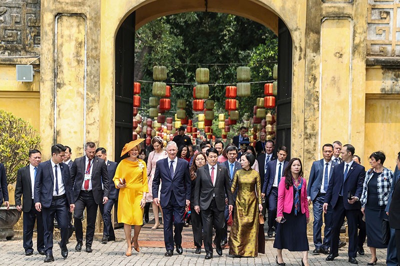 Chủ tịch nước Lương Cường và Phu nhân cùng Nhà Vua Vương quốc Bỉ Philippe và Hoàng hậu tham quan Khu di tích Hoàng thành Thăng Long, Hà Nội.