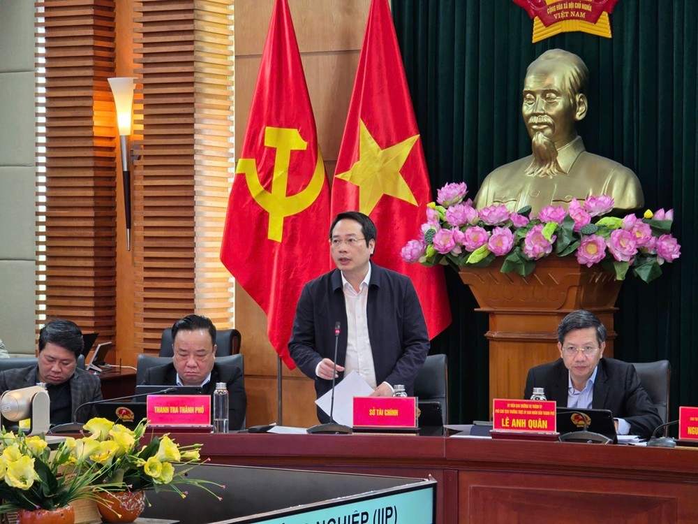 Ông Nguyễn Ngọc Tú, Giám đốc Sở Tài chính Hải Phòng báo cáo về tình hình kinh tế, xã hội Thành phố quý I/2025. Ảnh: Thanh Sơn