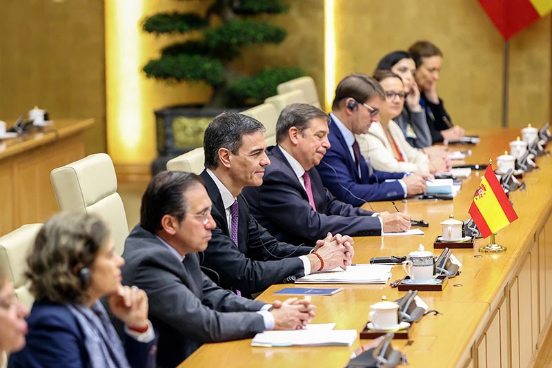 Thủ tướng Pedro Sánchez và Đoàn đại biểu cấp cao Tây Ban Nha.