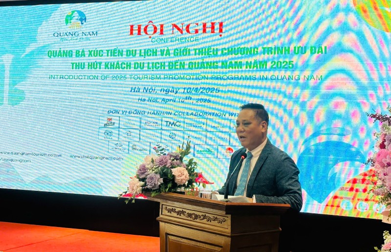 Ông Văn Bá Sơn, Phó giám đốc Sở Sở Văn hóa, Thể thao và Du lịch tỉnh Quảng Nam phát biểu tại Hội nghị.