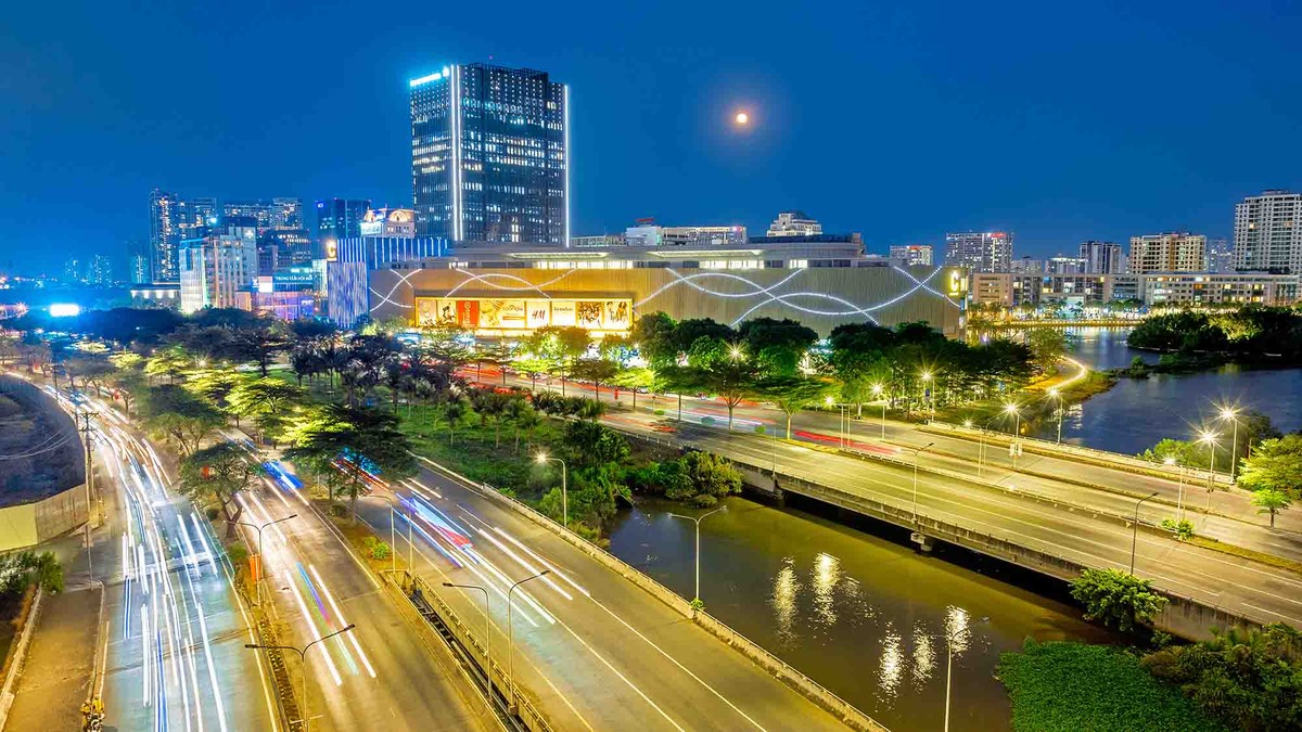 Đại lộ Nguyễn Văn Linh ở khu Nam thành phố Đại lộ Nguyễn Văn Linh ở khu Nam thành phố