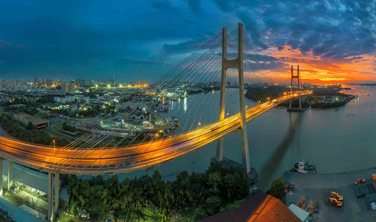 Cầu Phú Mỹ nối quận 7 và thành phố Thủ Đức bừng sáng trong đêm. Cầu Phú Mỹ nối quận 7 và thành phố Thủ Đức bừng sáng trong đêm.