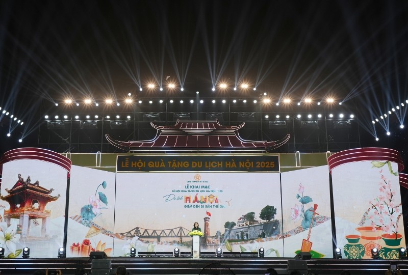 Bà Đặng Hương Giang, Giám đốc Sở Du lịch Hà Nội phát biểu khai mạc Lễ hội.