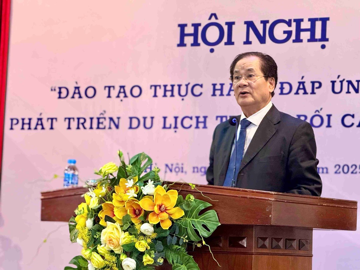 GS. Đào Mạnh Hùng, Chủ tịch Liên chi hội đào tạo du lịch Việt Nam (VITEA), Hiệu trưởng trường Quản trị khách sạn Quốc tế Imperial phát biểu tại hội nghị. Ảnh: Linh Nguyễn GS. Đào Mạnh Hùng, Chủ tịch Liên chi hội đào tạo du lịch Việt Nam (VITEA), Hiệu trưởng trường Quản trị khách sạn Quốc tế Imperial phát biểu tại hội nghị. Ảnh: Linh Nguyễn