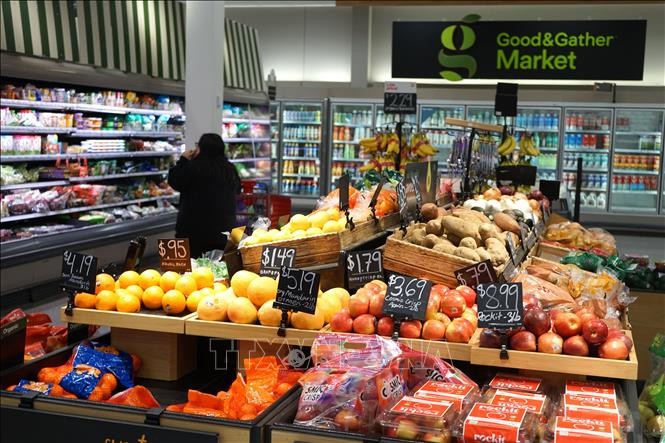 Hàng hóa được bày bán tại siêu thị ở Rosemead, Los Angeles, California, Mỹ, ngày 4/3/2025. Ảnh minh họa: THX/TTXVN