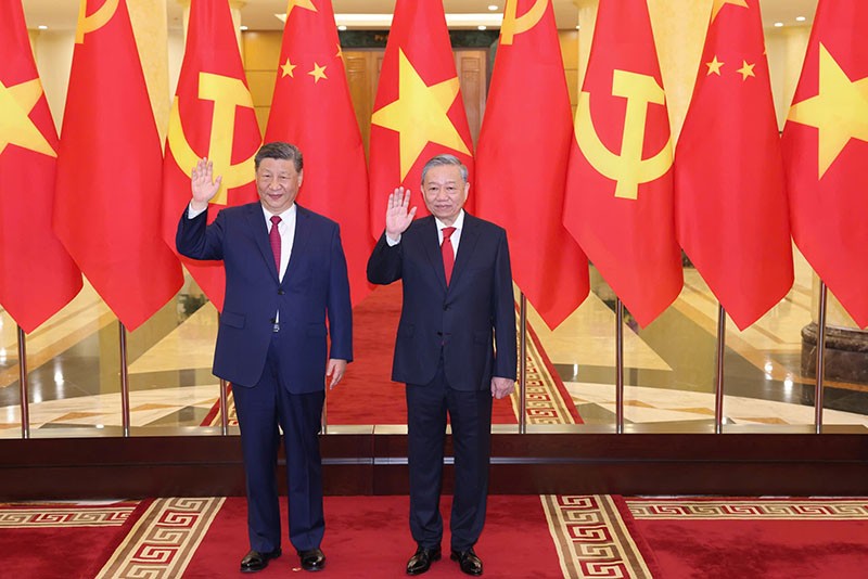 Tổng Bí thư Tô Lâm và Tổng Bí thư, Chủ tịch nước Trung Quốc Tập Cận Bình chụp ảnh chung. Tổng Bí thư Tô Lâm và Tổng Bí thư, Chủ tịch nước Trung Quốc Tập Cận Bình chụp ảnh chung.