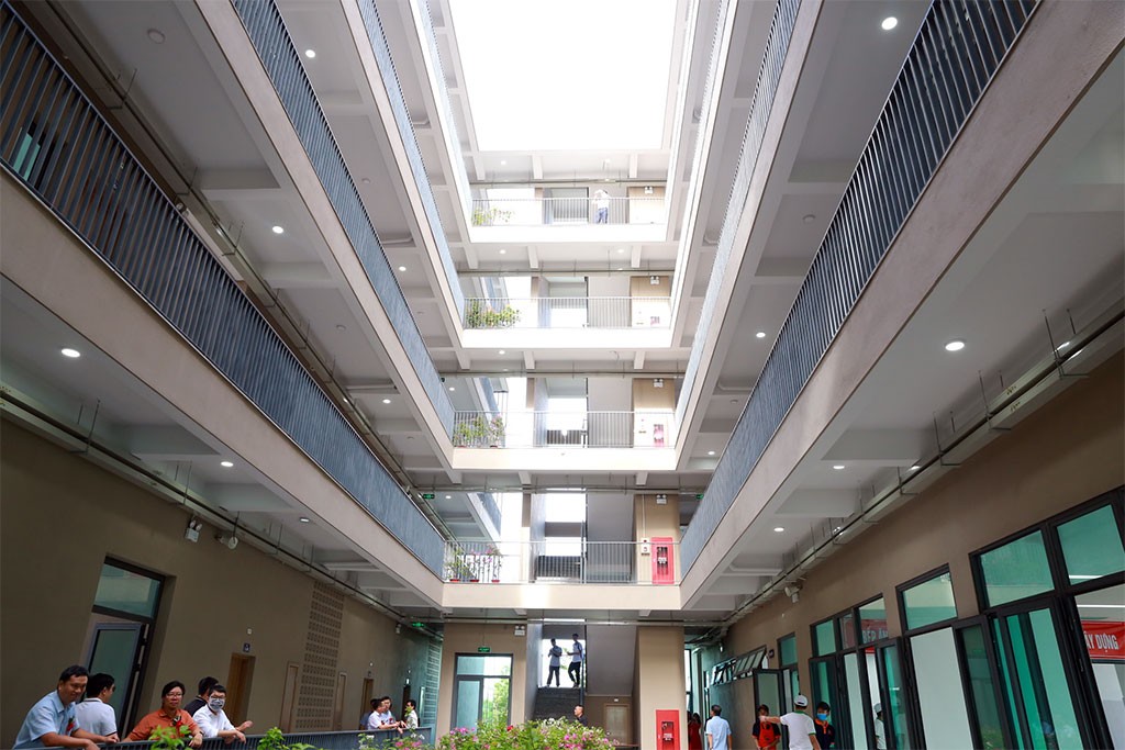 Hình ảnh một cơ sở đào tạo đã hoạt động tại Khu đại học Nam Cao. Hà Nam đang dồn toàn bộ nguồn lực để đầu tư cho hạ tầng xã hội và dịch vụ đi kèm tại Khu Đại học Nam Cao, với mục tiêu thu hút khoảng 25 trường, cơ sở đào tạo đại học. Ảnh: Khu giảng đường Trường Đại học Xây dựng Hà Nội - Cơ sở Hà Nam (Ban quản lý khu đại học Nam Cao)