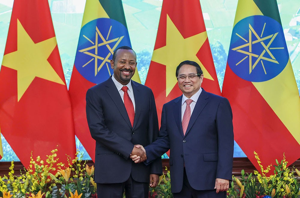 Thủ tướng Phạm Minh Chính và Thủ tướng Abiy Ahmed Ali trước khi tiến hành hội đàm.
