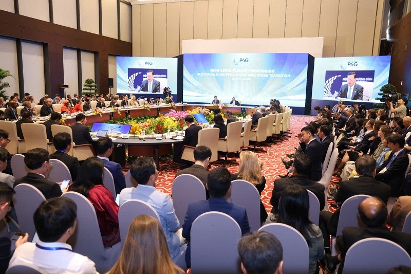 Phiên thảo luận cấp cao: Chuyển đổi xanh bền vững, lấy con người làm trung tâm dưới sự chủ trì của Thủ tướng Phạm Minh Chính