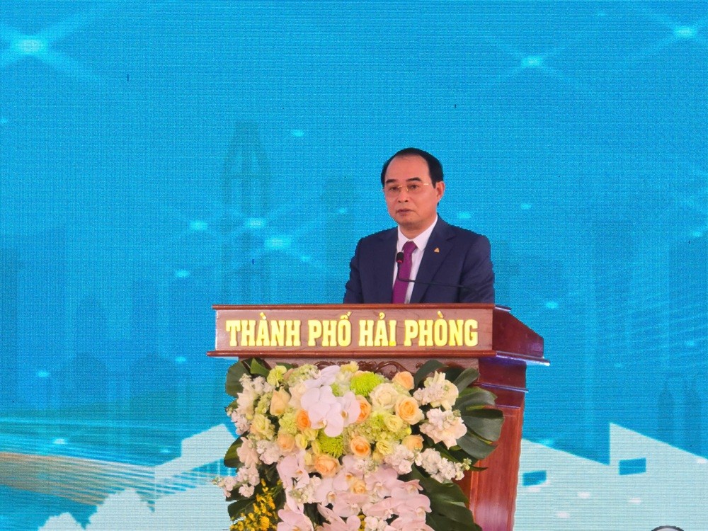 Ông Nguyễn Văn Bình, Chủ tịch HĐQT Công ty cổ phần Đầu tư Khu công nghiệp Tiên Thanh phát biểu tại lễ khởi công. Ảnh: Thanh Sơn