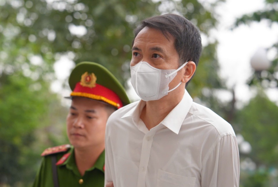 Bị cáo Phương Hoàng Kim, cựu Cục trưởng Cục điện lực và Năng lượng tái tạo, Bộ Công thương. Bị cáo Phương Hoàng Kim, cựu Cục trưởng Cục điện lực và Năng lượng tái tạo, Bộ Công thương.