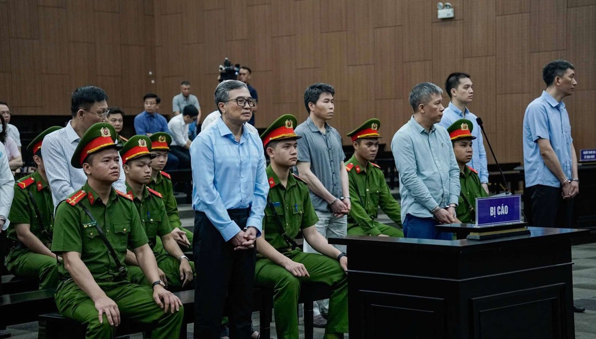 Có 12 bị cáo bị Tòa án Nhân dân TP. Hà Nội đưa ra xét xử trong phiên tòa sơ thẩm. Có 12 bị cáo bị Tòa án Nhân dân TP. Hà Nội đưa ra xét xử trong phiên tòa sơ thẩm.