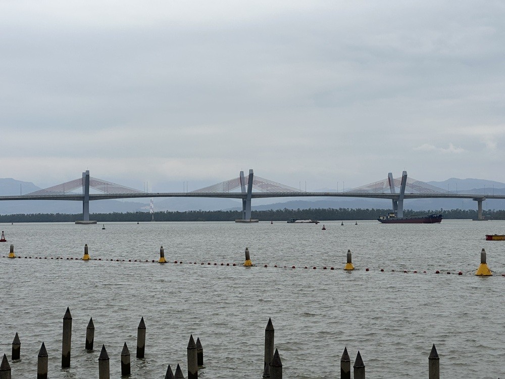 Hải Phòng có hệ thống sông ngòi phong phú, hơn 50 con sông lớn nhỏ và 16 tuyến sông chính