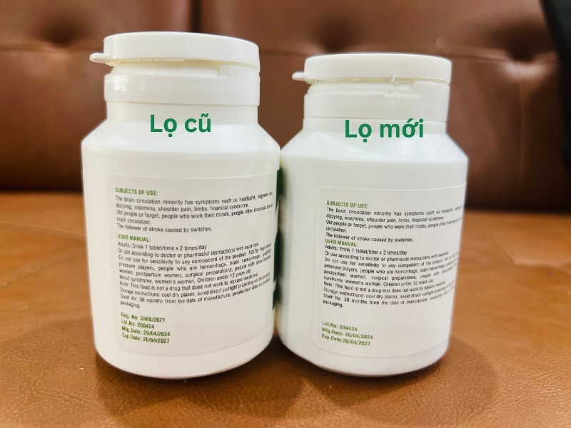 Tuy cùng lô sản xuất, ngày sản xuất và hạn sử dụng nhưng lọ cũ có in số đăng ký sản phẩm (Reg. No: 3389/2021), trong khi lọ mới không có thông tin này.