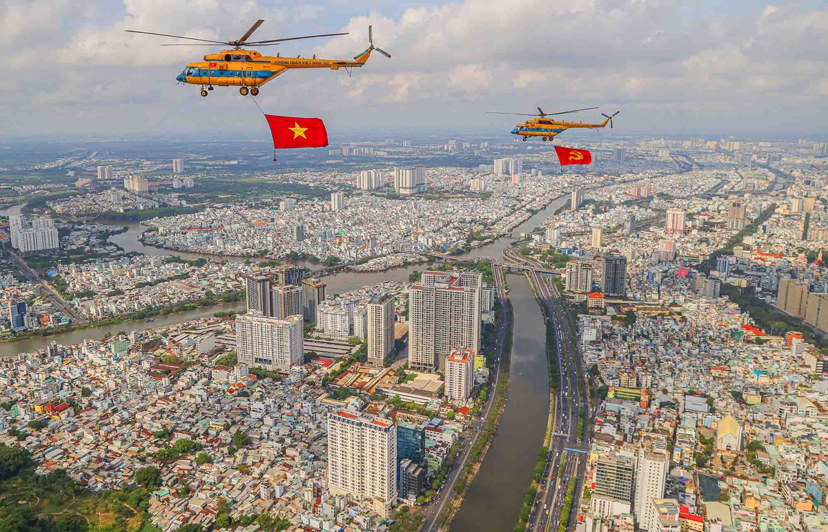 Đường Võ Văn Kiệt là một trong những con đường huyết mạch và quan trọng của TP.HCM, đóng vai trò là tuyến giao thông chính nối liền các khu vực trung tâm với các khu vực ngoại ô và các tỉnh miền Tây.