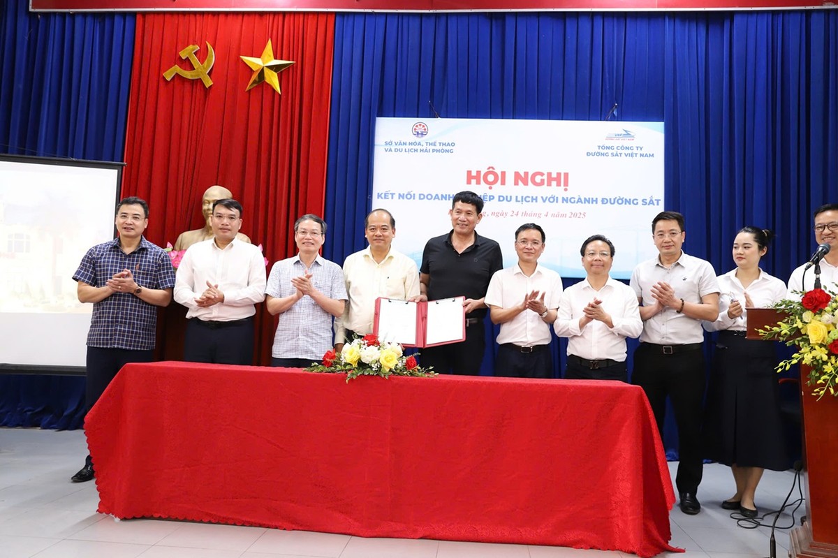 Lễ ký kết hợp tác giữa Tổng Công ty cổ phần Vận tải Đường sắt và Hiệp hội Du lịch Hải Phòng.