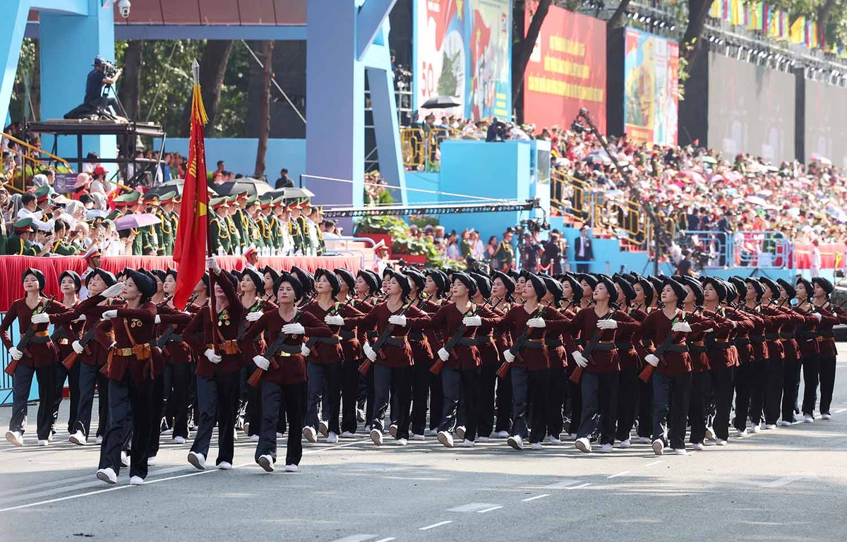 Khối nữ Dân quân miền Bắc.