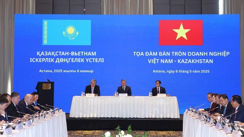 Tham gia sự kiện lần này có các doanh nghiệp uy tín, thế mạnh trong các lĩnh vực Kazakhstan có nhu cầu và tiềm năng hợp tác như dầu khí, năng lượng, nông nghiệp, khoáng sản, hóa chất, du lịch, dệt may… (Ảnh: Thống Nhất)