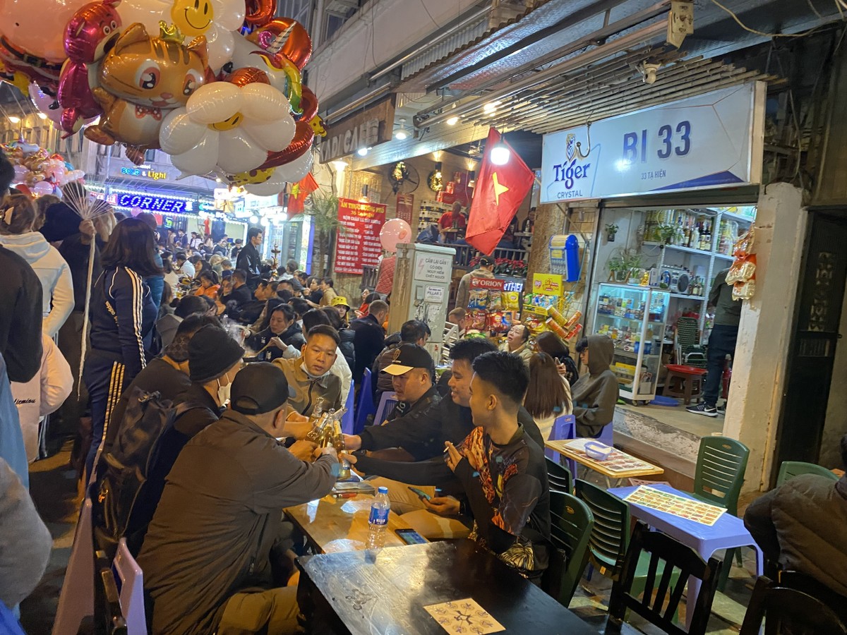 Phố đêm Tạ Hiện chỉ đơn thuần là kéo dài hoạt động thương mại ban ngày