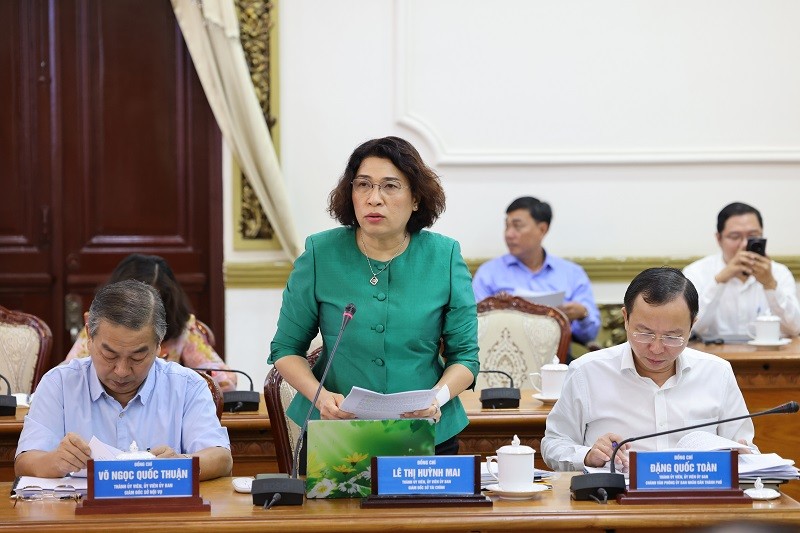 Bà Lê Thị Huỳnh Mai, Giám đốc Sở Tài chính TP.HCM phát biểu tại cuộc họp - Ảnh: TTBC