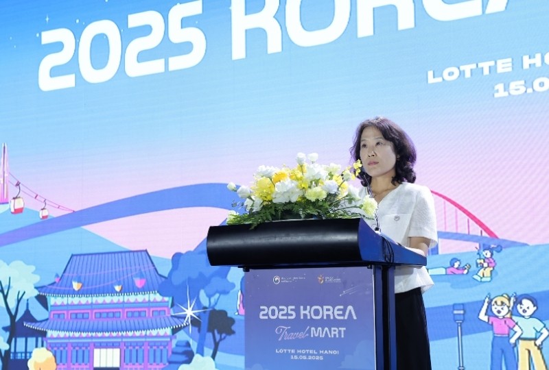 Bà Park Eun Jung, Trưởng Đại diện Tổng cục Du lịch Hàn Quốc tại Việt Nam phát biểu tại chương trình.