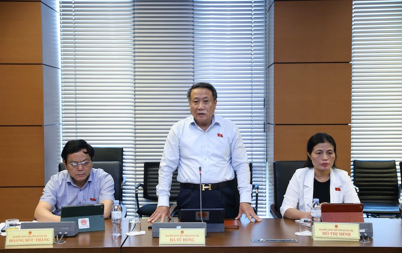 Đại biểu Hà Sỹ Đồng phát biểu tại tổ .