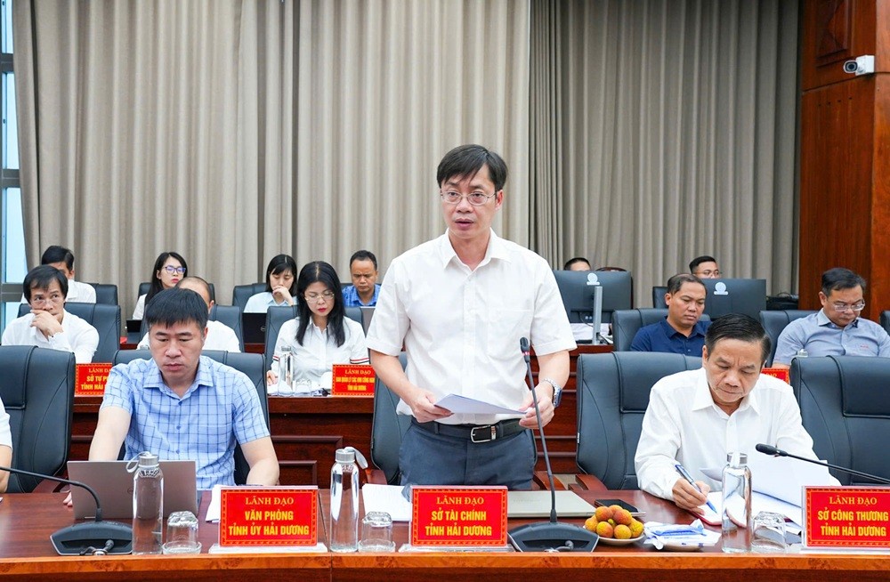 Ông Nguyễn Trọng Tuệ, Giám đốc Sở Tài chính Hải Dương báo cáo tại buổi làm việc Ông Nguyễn Trọng Tuệ, Giám đốc Sở Tài chính Hải Dương báo cáo tại buổi làm việc