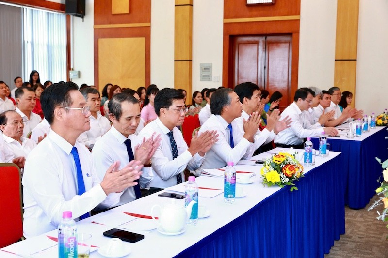 Đại hội Đảng bộ Báo Tài chính - Đầu tư diễn ra trong bối cảnh rất đặc biệt, khi Đảng bộ vừa được hợp nhất từ 3 tổ chức Đảng là Đảng bộ Báo Đầu tư, Chi bộ cơ sở Thời báo Tài chính Việt Nam, Chi bộ 3 - Chi bộ trực thuộc Cục Đấu thầu (Báo Đấu thầu).