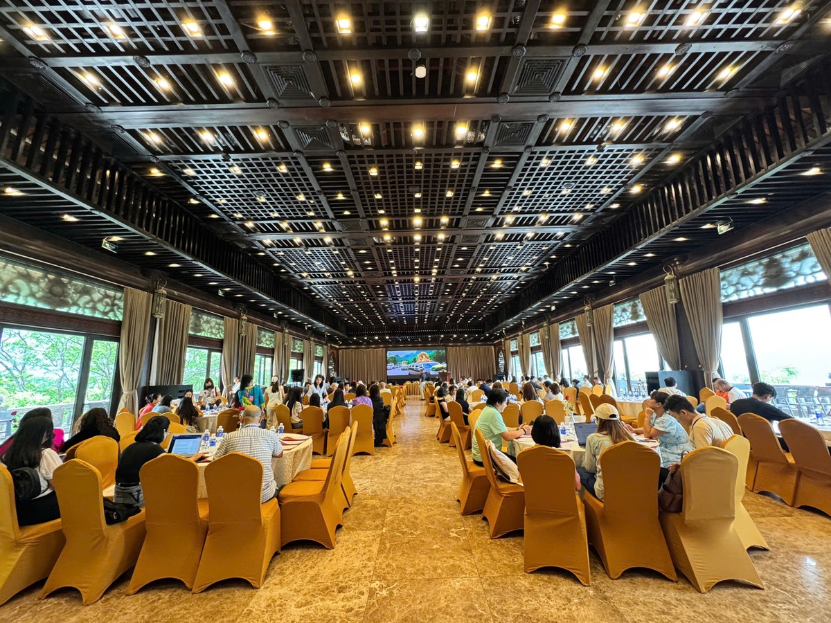 Tọa đàm “Tam Chúc - Sản phẩm du lịch trong kỷ nguyên bão hòa”, diễn ra chiều 29/5, tại Khu du lịch Tam Chúc. Tọa đàm “Tam Chúc - Sản phẩm du lịch trong kỷ nguyên bão hòa”, diễn ra chiều 29/5, tại Khu du lịch Tam Chúc.