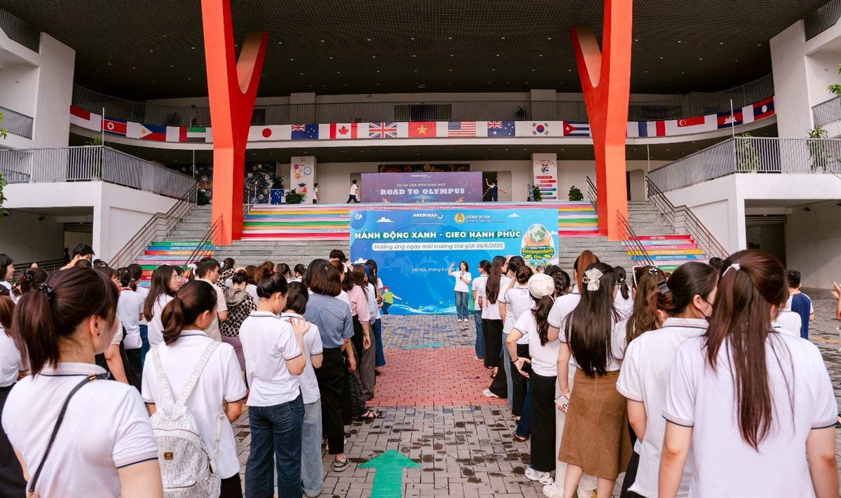 Cùng với các hành động vì môi trường, Phenikaa chú trọng bồi đắp ý thức xã hội – nền tảng của phát triển bền vững. Tại Trường Phổ thông Liên cấp Phenikaa, thông điệp sống xanh được lan tỏa qua những trải nghiệm thực tế, vun đắp tinh thần gìn giữ môi trường cho thế hệ trẻ