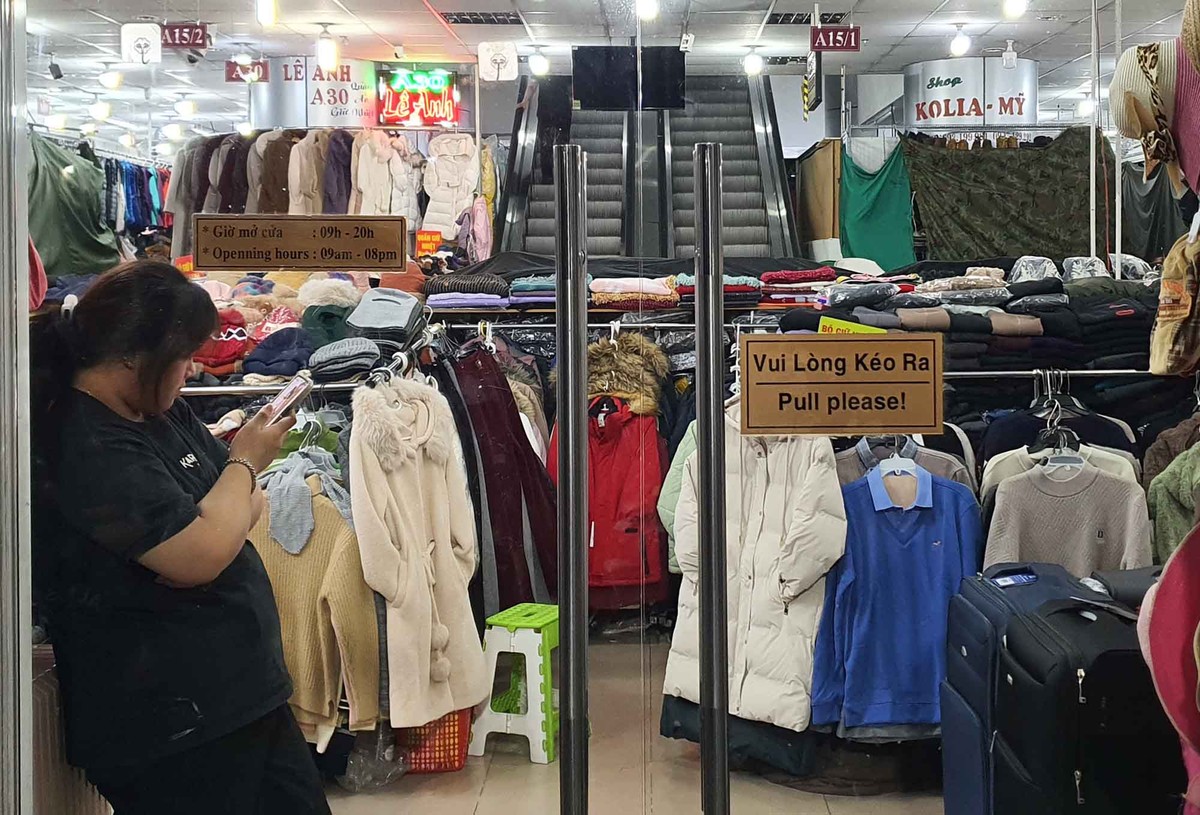 Theo Cục Quản lý thị trường và Cục Hải quan, trong thời gian gần đây, các đợt kiểm tra, xử lý hàng hóa vi phạm đã được đẩy mạnh, không chỉ tại TP.HCM mà trên phạm vi cả nước.