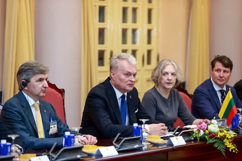 Tổng thống Gitanas Nauseda và đoàn đại biểu cấp cao Lithuania tham gia Hội đàm.