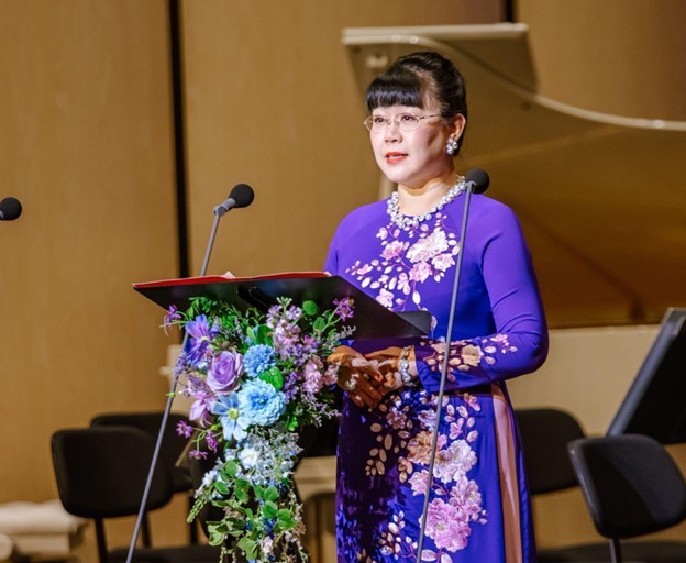 Chủ tịch HĐQT ROX Group phát biểu truyền cảm hứng tại đêm Gala.