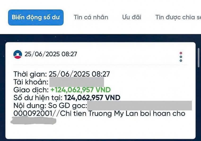 Một trái chủ phấn khởi chụp màn hình tài khoản nhận được tiền và thông báo cho phóng viên báo Tài chính - Đầu tư
