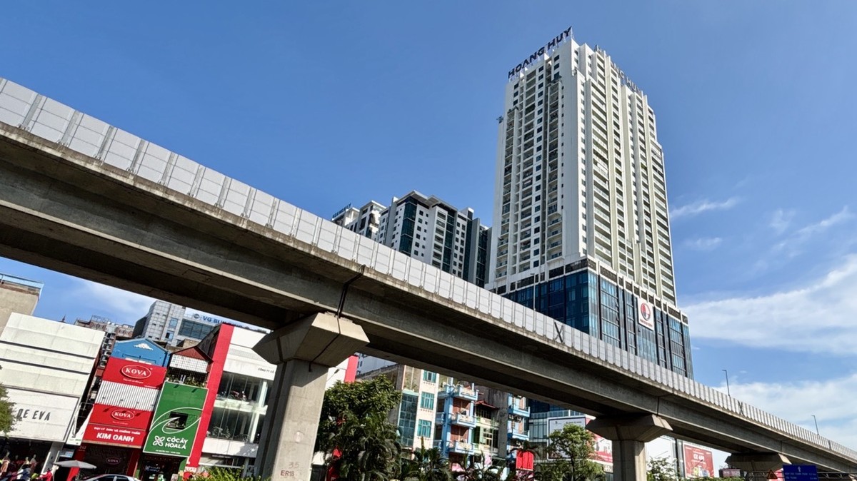 Cách Công ty Thuốc lá Thăng Long chưa tới 300 m là chung cư Golden Land (quận Thanh Xuân). Hiện giá căn hộ tại đây khoảng 65 - 68 triệu đồng/m2. Một số căn có vị trí đẹp, nội thất cao cấp sẽ có giá trên 70 triệu đồng/m2. Cách Công ty Thuốc lá Thăng Long chưa tới 300 m là chung cư Golden Land (quận Thanh Xuân). Hiện giá căn hộ tại đây khoảng 65 - 68 triệu đồng/m2. Một số căn có vị trí đẹp, nội thất cao cấp sẽ có giá trên 70 triệu đồng/m2.