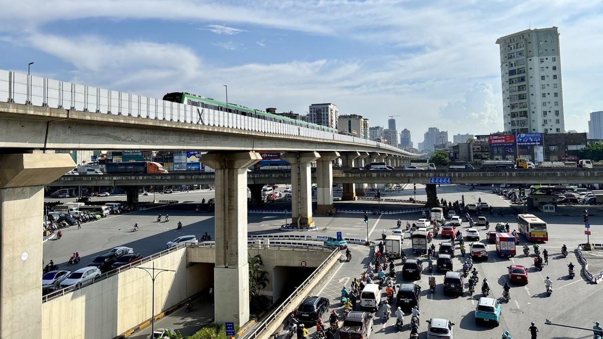 Ngoài ra, khu đất còn nằm gần nút giao Khuất Duy Tiến - Nguyễn Trãi, nút giao 4 tầng đầu tiên của cả nước. Ngoài ra, khu đất còn nằm gần nút giao Khuất Duy Tiến - Nguyễn Trãi, nút giao 4 tầng đầu tiên của cả nước.