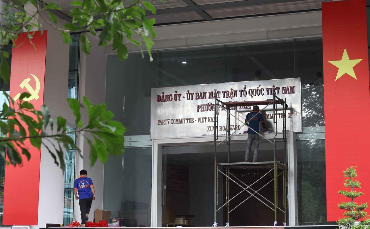 Các phường ở TP.HCM lắp đặt tên mới.