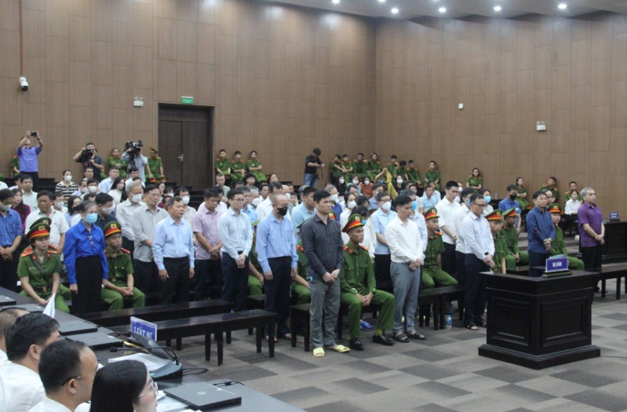 Các bị cáo tại phiên tòa sơ thẩm.