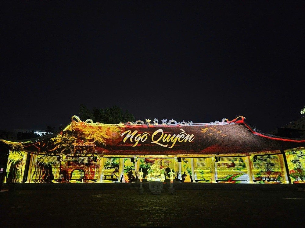 Điểm nhấn của tour là phần trình diễn 3D Mapping với chủ đề “Sóng Bạch Đằng - Hào khí Ngô Quyền”