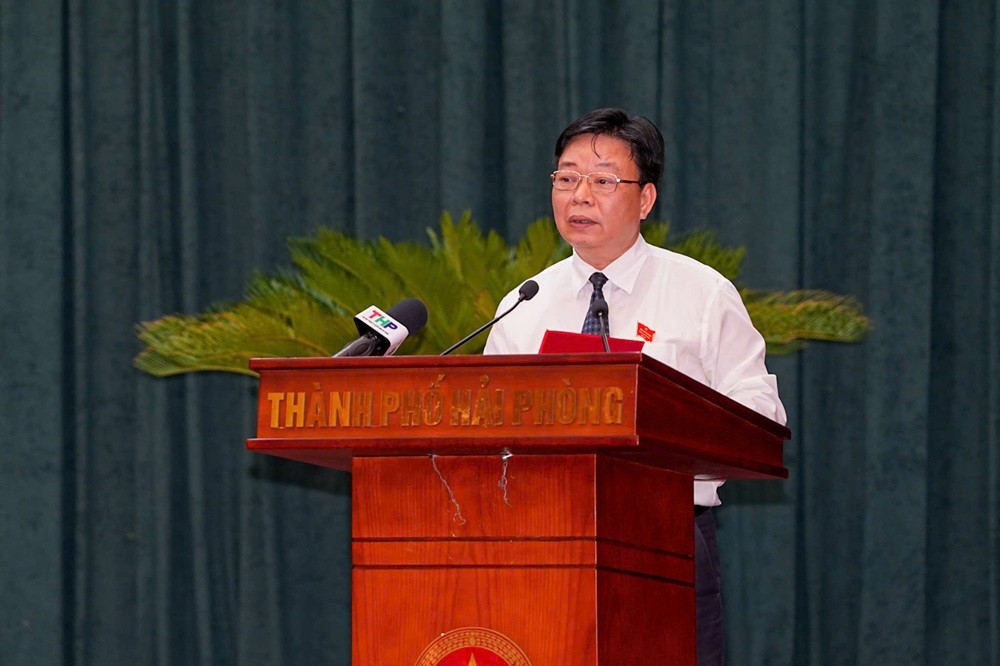 Ông Nguyễn Khắc Toản, Phó chủ tịch HĐND TP. Hải Phòng thông báo số lượng đại biểu HĐND thành phố sau hợp nhất.