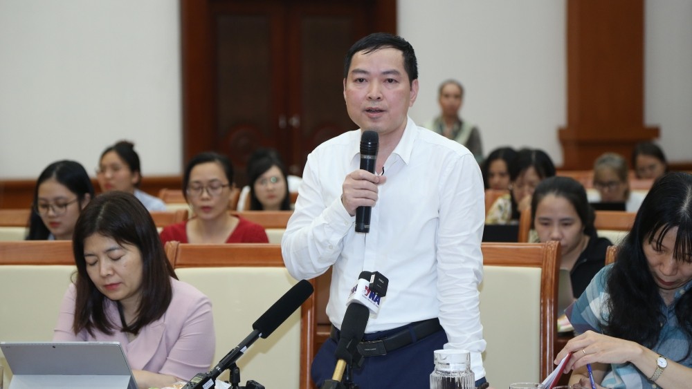 Lãnh đạo Vụ Ngân sách nhà nước trả lời báo chí. (Ảnh: Đức Minh)