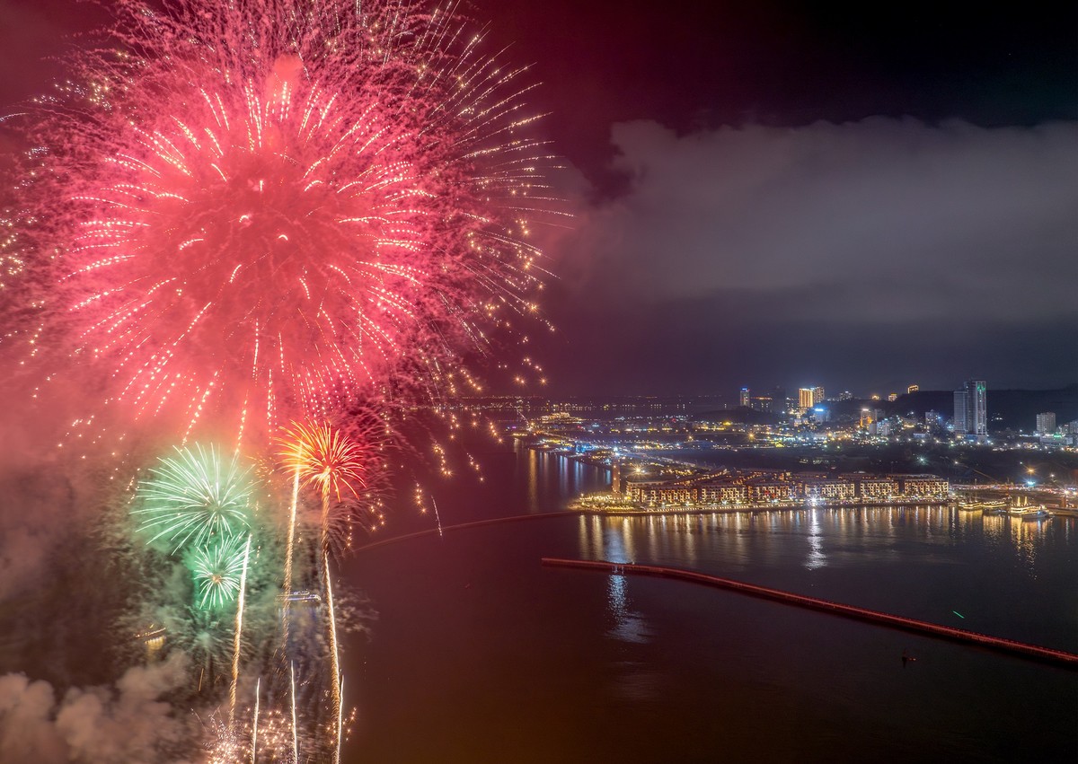 Vịnh Pháo hoa tại Sun Elite City sẽ được thắp sáng mỗi tối cuối tuần.