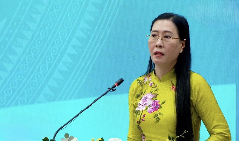 Bí thư Tỉnh ủy Quảng Ngãi Bùi Thị Quỳnh Vân phát biểu tại kỳ họp.